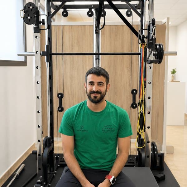Retrato de Agus, fisioterapeuta especializado en readaptación deportiva en Sinapsis